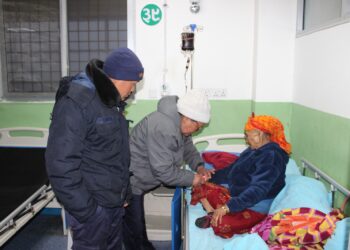 सोलुमा प्रहरीको रगतले जोगियो एक बृद्धाको ज्यान