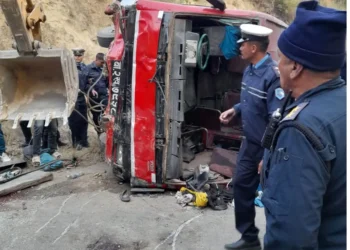 स्कुल बस दुर्घटना हुँदा ३ जनाको मृत्यु, ४० जना घाइते