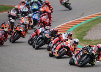 अब १८ वर्ष पूरा नभई मोटरसाइकल चलाउन नपाइने