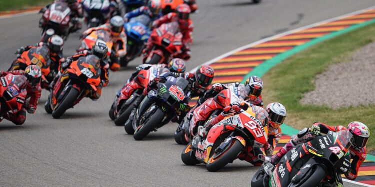 अब १८ वर्ष पूरा नभई मोटरसाइकल चलाउन नपाइने