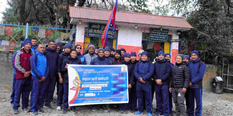  प्रजातन्त्र दिवसका अवसरमा सोलुखुम्बु प्रहरी तथा प्रशासनले ग¥यो मन्दिर सरसफाइ 