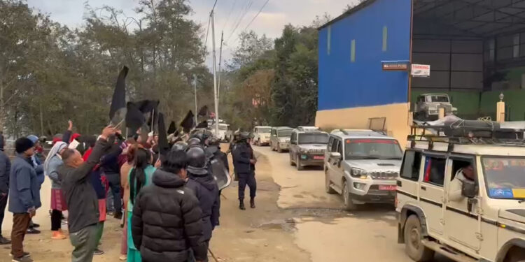 राजेन्द्र महतोलाई ताप्लेजुङवासीले देखाए कालो झण्डा