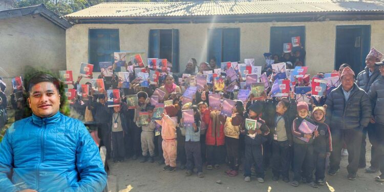 आफ्नो जन्मदिनमा अध्यक्ष कार्कीको सहयोग, विद्यार्थीलाई कापी कलम 