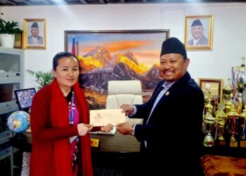 जन्मदिनको उपहार, आफ्नो सेवासुविधाबाट कटाएर अध्यक्ष राईद्धारा विपन्न विद्यार्थीलाई छात्रवृत्ति प्रदान