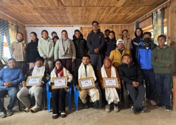माध्यमिक शिक्षा सम्म छोराछोरी पढाउने अभिभावकलाई अध्यक्ष शेर्पाले गरे सम्मान