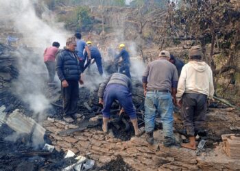 दाउराबाट सुरु भएको आगोले घर सल्कायो