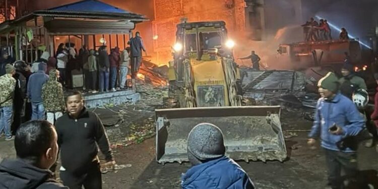 हलेसी आगलगी : ३ घरमा क्षती, १ करोड बढीको नोक्सानी