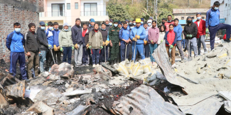 हलेसी बजारका अग्नि पीडितलाई प्रदेश सरकारले पठायो सहयोग