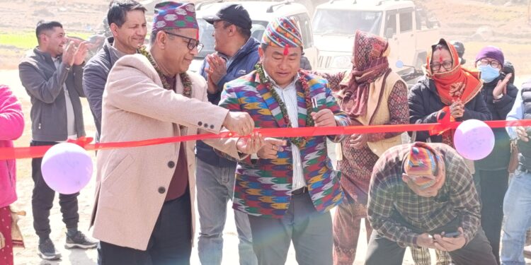 ऐसेलुखर्कको मटेउली–बेप्ला ३.२ किमी सडकखण्डको उद्घाटन, आफ्नै स्काभेटर किनेपछि गाउँपालिकालाई सहज 