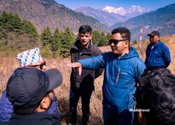 फाप्लु विमानस्थलमा ‘रिफ्युलिङ सेन्टर’ स्थापनाका लागि मेयरसहितको प्राविधिक टोली निस्किए स्थलगत निरिक्षणमा