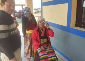 स्वास्थ्य चौकी वाकुबाट ३ जना मोतियाबिन्दुका बिरामी भेटिए