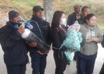 रणेमबाट एक सुत्केरी सहित नवजात शिशुको हेलीकप्टर उद्धार