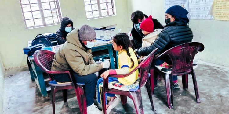 बरबाेट अाबिका ५२ बिरामी विद्यार्थीको शिविर मार्फत उपचार 