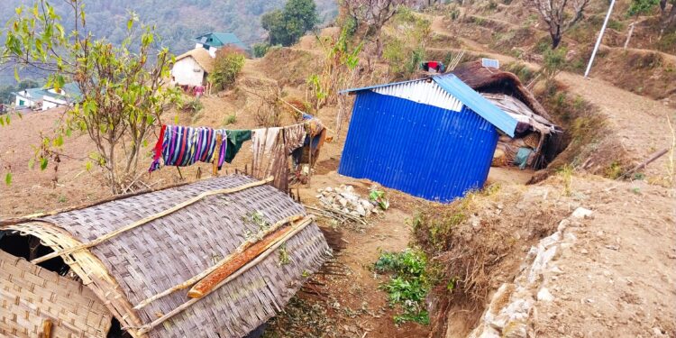 ऐसेलुखर्क गाउँपालिकाद्धारा अशक्त परिवारलाई घर ‘उपहार’