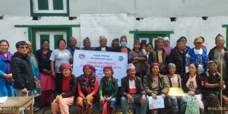 महाकुलुङमा स्वास्थ्य बीमा सम्बन्धी अभिमुखिकरण कार्यक्रम सुरु