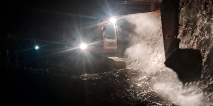 रक्षामन्त्री राईको पहलमा ठोट्ने खोलामा बेलिबृज निर्माण हुँदै