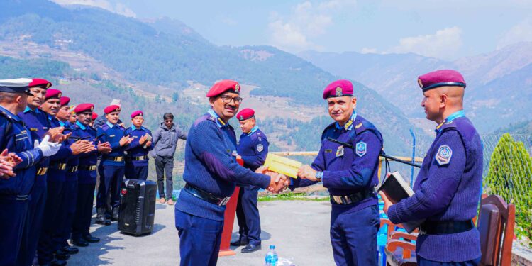 सोलुखुम्बुका डीएसपी घिमिरे सहित ३ जना प्रदेश प्रहरी कार्यालयबाट पुरस्कृत 