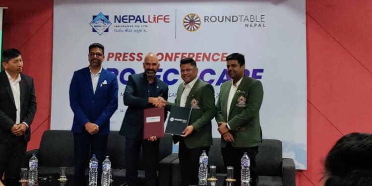 नेपाल लाइफ इन्स्योरेन्सले सगरमाथामा फोहोर संकलन गर्ने