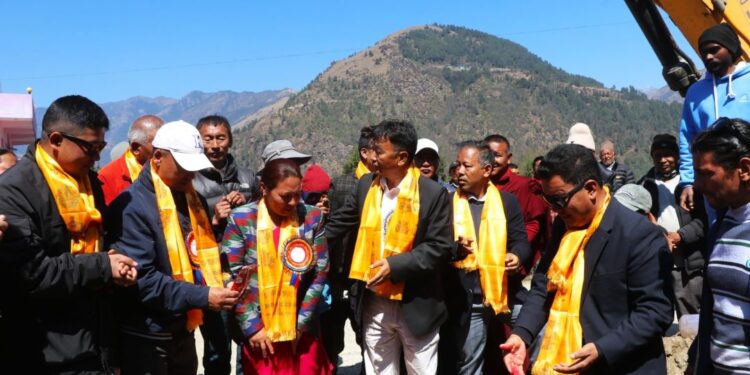 सगरमाथा पर्यटन सडकको कालोपत्रे शिलान्यास, एडिवि सहितको ३७ करोड लगानीमा रिङ्मुसम्म सडक पिच हुने