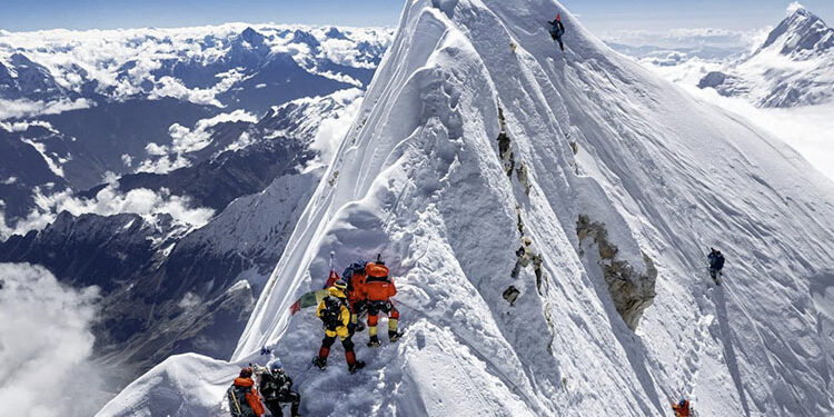 सोलुखुम्बु र मनाङमा खटाइयो पदयात्रीको उपचार गर्न विदेशी चिकित्सक सहितको टोली