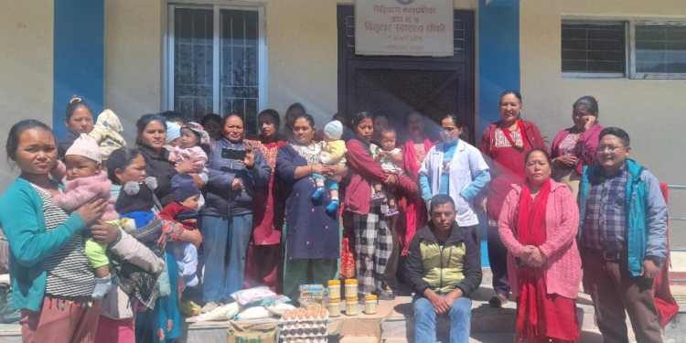 सिद्धिचरण ७ ले गर्यो आमा र शिशुलाई कोशेली भेट, आमाहरु बने हर्षित