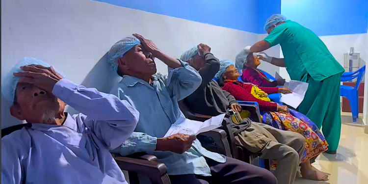 बाक्सिलामा ३ दिनको आँखा शिविरमा ४७ जनाले पाए आँखाको ज्योति 