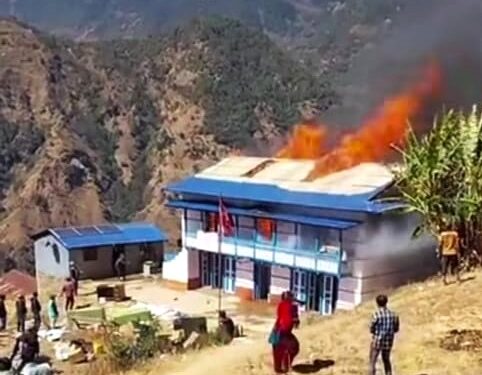 लिखुपिके फुर्केचौरमा भिषण आगलागी, पालिकाको विभिन्न शाखामा क्षति