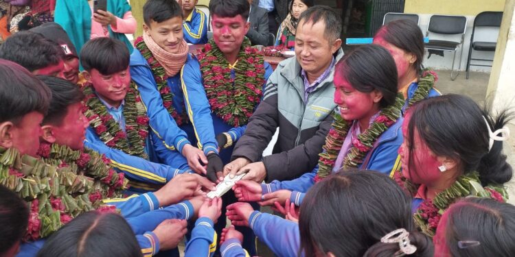 विव्यस अध्यक्ष राईले तिरे विद्यार्थीको कोचिङ्ग कक्षा शुल्क