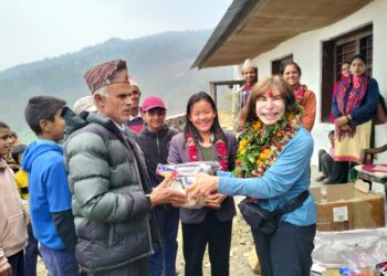 उपाध्यक्ष विना राईको पहलमा ३ विद्यालयलाई शैक्षिक तथा खेलकुद सामाग्री प्रदान