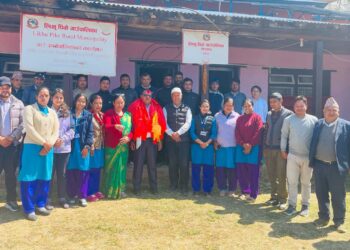 अधिकृतलाइ गाउँपालीकामा स्वाथत गर्दै गाउँपालिका अध्यक्ष मिना कार्की बस्नेत लगायत कर्मचारी ।