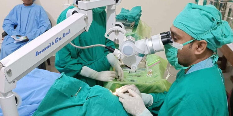 हलेसीमा निःशुल्क आँखा शिविरबाट ६ सय बढी नागरिक लाभान्वित