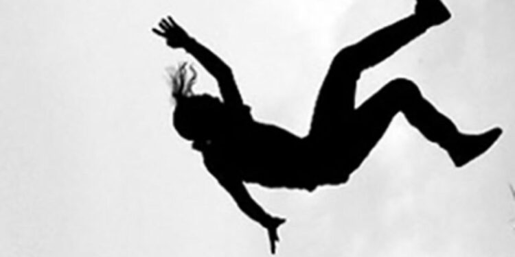 चिशंखुगढीमा भिरबाट लडेर एकको मृत्यु