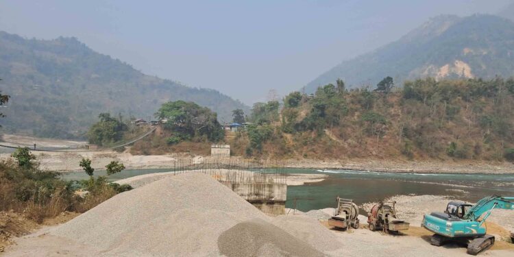 उदयपुर र खोटाङ जोड्ने धाप्लाङघाटस्थित पक्की पुल निर्माण तीव्र गतिमा