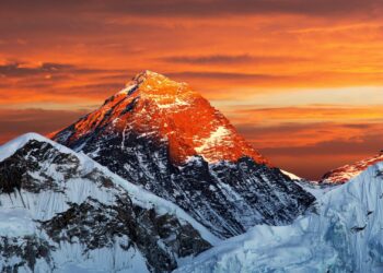 यती एयरलाइन्स र ह्याम्स अस्पतालले सगरमाथा आरोहीलाई छुट दिने