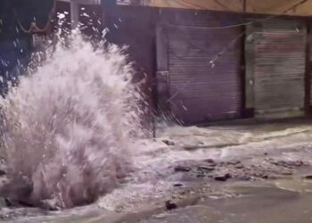 काठमाण्डौको थापाथलीमा मेलम्चीको पाइप फुट्यो, मर्मतको काम हुँदै