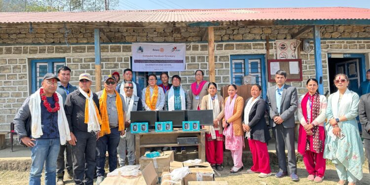 रोटरी क्लब अफ काठमाण्डौँद्वारा सगरमाथा आविलाई सात थान कम्प्युटर सहयोग