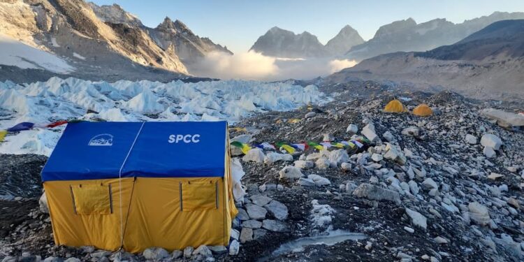 सगरमाथा आरोहणका लागि रोप फिक्सिङको काम सकियो