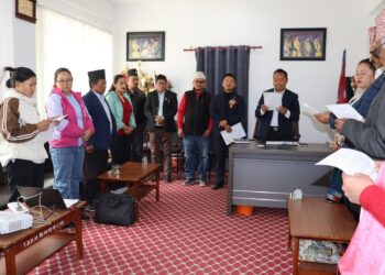 थुलुङका अध्यक्ष राईद्धारा प्राज्ञ संयोजक तथा सदस्यहरुलाई पद तथा सपथ ग्रहण
