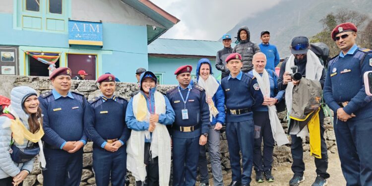 सगरमाथा आरोहण गर्न लागेकी प्रहरी सहायक निरीक्षक शेर्पालाई प्रदेश प्रहरी तथा सोलु प्रहरीद्धारा स्वागत