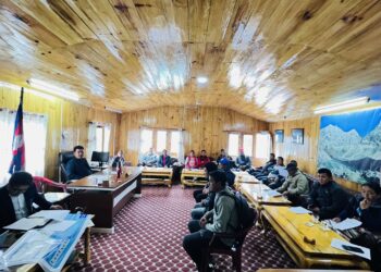 पहिरो पिडितलाई सोलुदुधकुण्ड नगरपालिकाले गर्याे आर्थिक सहयोग