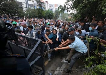 प्रहरीसँगको झडपमा एक दर्जनभन्दा बढी शिक्षक घाइते