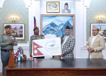 प्रधानमन्त्रीले गरे सगरमाथा चढ्ने तयारीमा रहेका असइ छत्याललाई बिदाइ