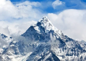 सगरमाथा आरोहणको अनुमतिका लागि ७ हजार मिटरमाथिको एउटा हिमाल आरोहण अनिवार्य