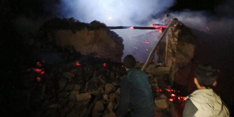 नेचासल्यानमा आगलागी हुँदा एक घर जलेर खरानी