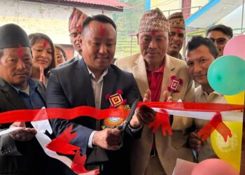 थुलुङदुधकोशी : २ कोठे विद्यालय भवनको अध्यक्ष राईले गरे उद्घाटन