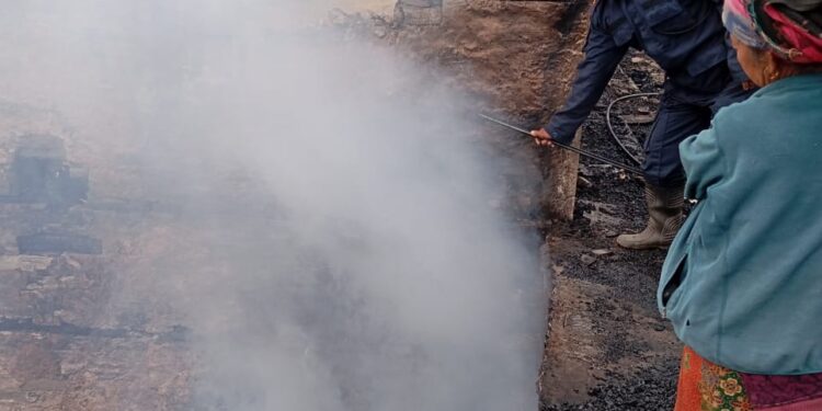 थुलुङ दुधकोशी आठमा आगलागी हुँदा लाखौंको क्षति