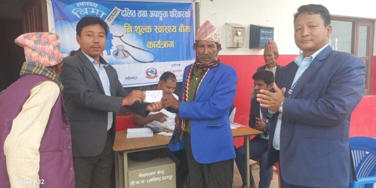 लिम्चुङ्बुङमा ४५ परिवारको नि : शुल्क स्वास्थ्य बिमा