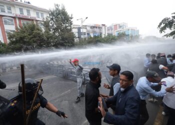 शिक्षक आन्दोलन : खोटाङका दुई सहित एक दर्जन बढी शिक्षक घाइते