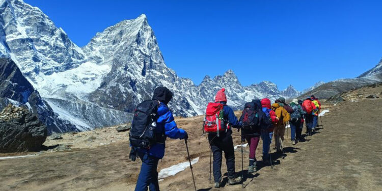 सगरमाथा आरोहणका लागि दुई सयभन्दा बढीले लिए आरोहण अनुमति