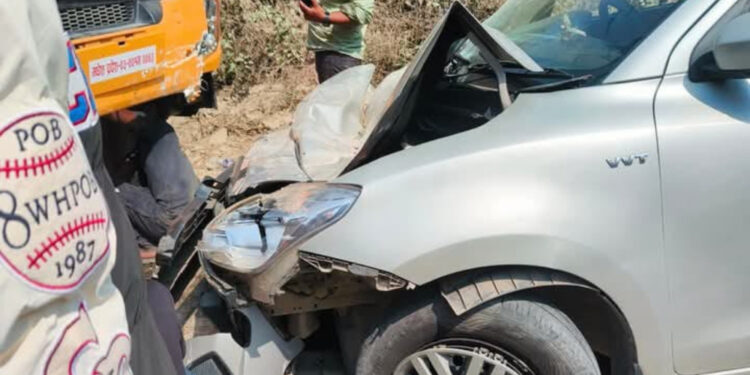 विदेशी पर्यटक लिएर काठमाडौँ जाँदै गरेको गाडी रामेछापमा दुर्घटना